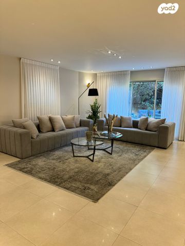 דירת גן, מרדכי אנילביץ', בני ברק