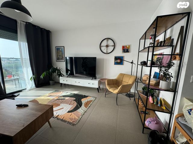 דירה, רחל המשוררת, נאות שמיר, יבנה