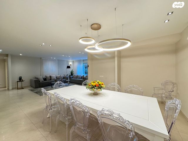 דירת גן, מרדכי אנילביץ', בני ברק