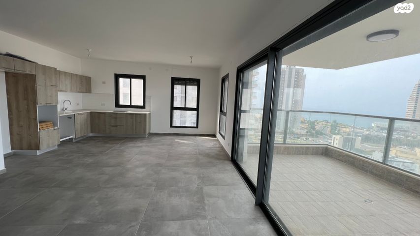 דירה, אמנון ליפקין שחק, נוף הטיילת, נתניה