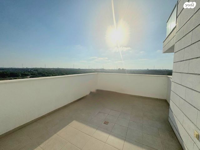 דירה, רחל המשוררת, נאות שמיר, יבנה