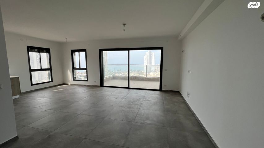 אמנון ליפקין שחק 