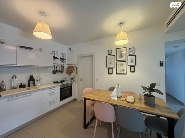 דירה, רחל המשוררת, נאות שמיר, יבנה