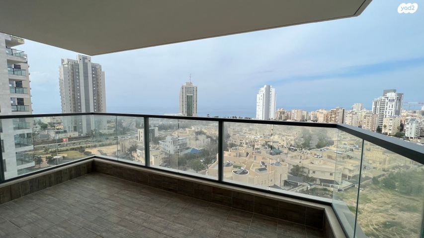 דירה, אמנון ליפקין שחק, נוף הטיילת, נתניה