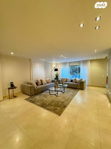 דירת גן, מרדכי אנילביץ', בני ברק