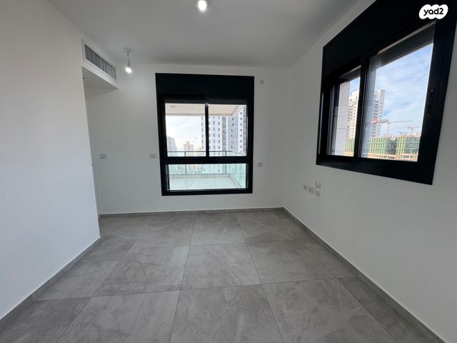 דירה, אמנון ליפקין שחק, נוף הטיילת, נתניה