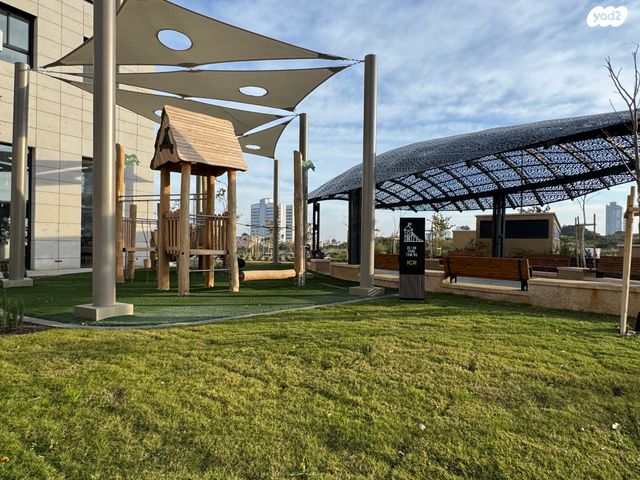 דירה, אמנון ליפקין שחק, נוף הטיילת, נתניה