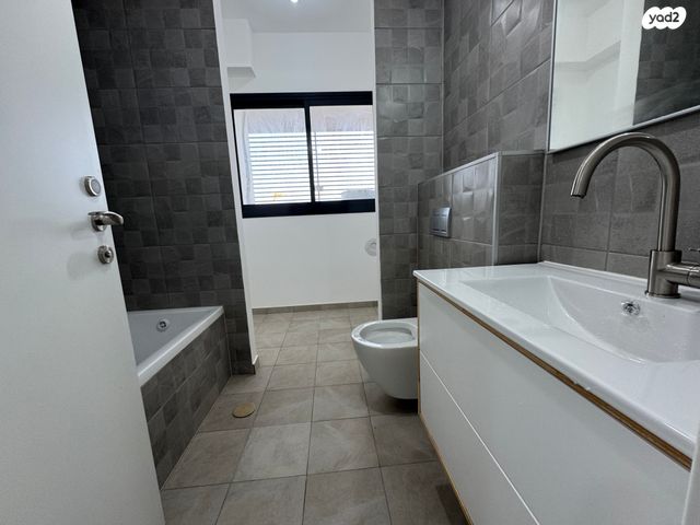 דירה, אמנון ליפקין שחק, נוף הטיילת, נתניה