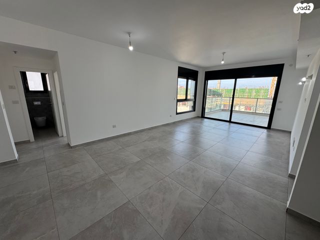 דירה, אמנון ליפקין שחק, נוף הטיילת, נתניה