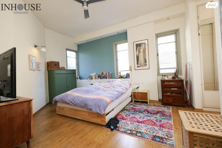 דו משפחתי, תל מונד