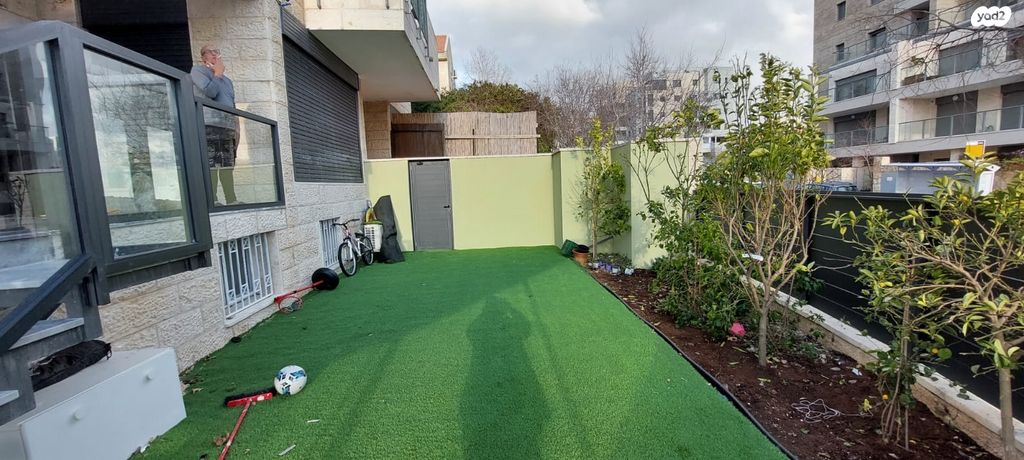 דירת גן, צור הדסה