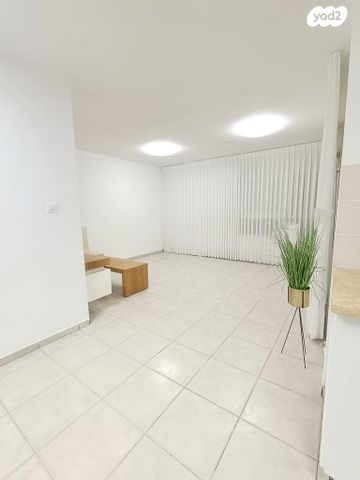 דירה, מגידו, נווה אילן, אשקלון