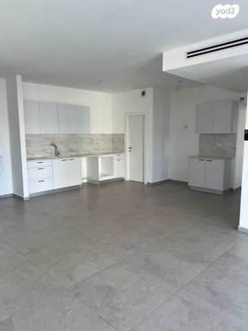 גג/ פנטהאוז, דרך ארץ, עיר היין, אשקלון