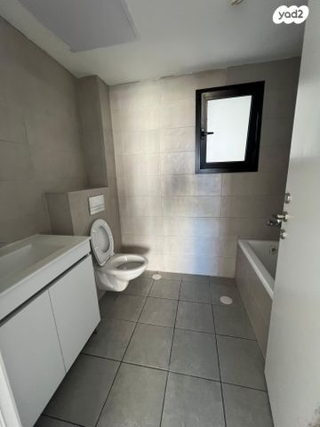 גג/ פנטהאוז, דרך ארץ, עיר היין, אשקלון