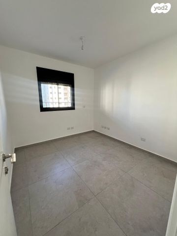 גג/ פנטהאוז, דרך ארץ, עיר היין, אשקלון