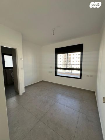 גג/ פנטהאוז, דרך ארץ, עיר היין, אשקלון