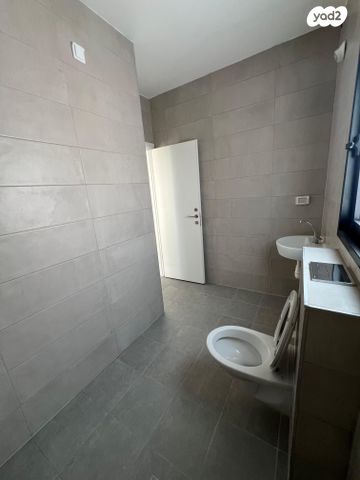 גג/ פנטהאוז, דרך ארץ, עיר היין, אשקלון