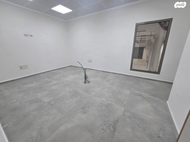 מבני תעשיה, אזור תעשייה קורן, מעלות תרשיחא