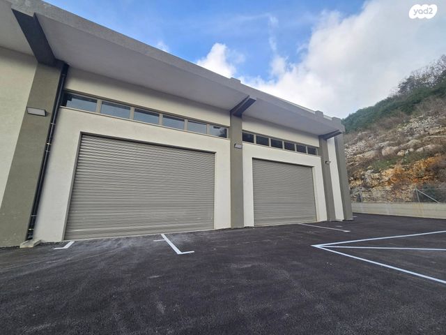 מבני תעשיה, אזור תעשייה קורן, מעלות תרשיחא