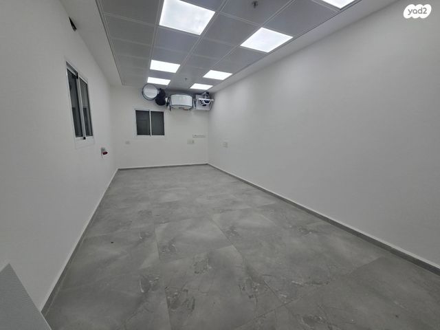 מבני תעשיה, אזור תעשייה קורן, מעלות תרשיחא