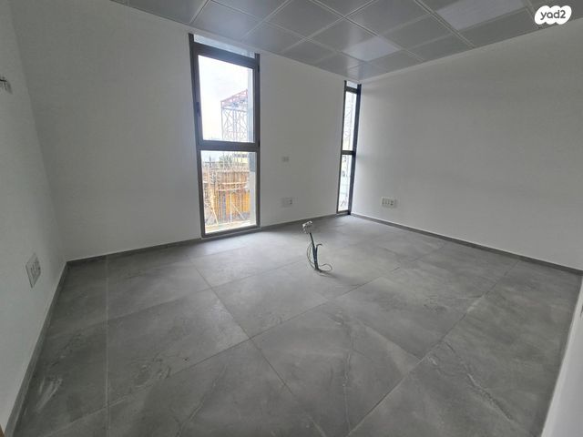 מבני תעשיה, אזור תעשייה קורן, מעלות תרשיחא