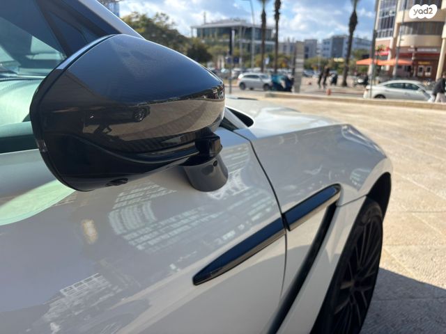 אסטון מרטין DBX