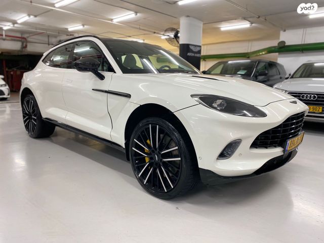 אסטון מרטין DBX