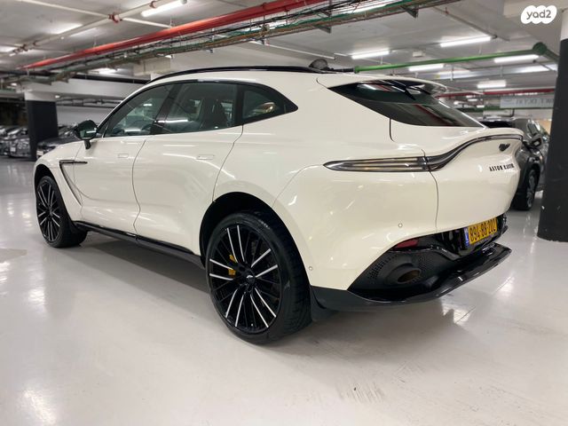 אסטון מרטין DBX