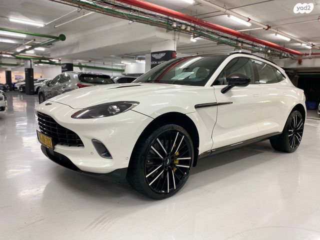 אסטון מרטין DBX