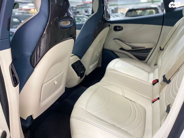 אסטון מרטין DBX