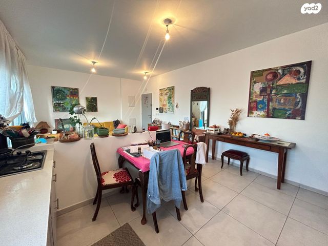 דירה, כלנית 16, הפרחים, חריש