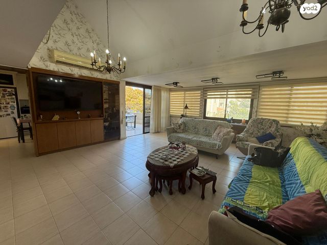 גג/ פנטהאוז, קרית ביאליק