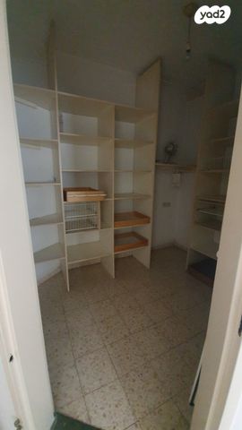 בית פרטי/ קוטג', חומה ומגדל, חיפה