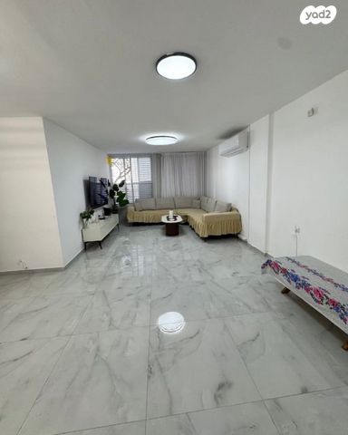 דירה, הצנחנים, פתח תקווה