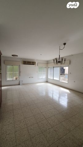 בית פרטי/ קוטג', חומה ומגדל, חיפה