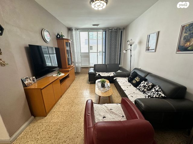 דירה, שדרות בר אילן, דרום מערב ותיק, בת ים