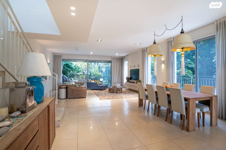 בית פרטי/ קוטג', מתחם 19 - 20 (מתחם הפרחים), הוד השרון