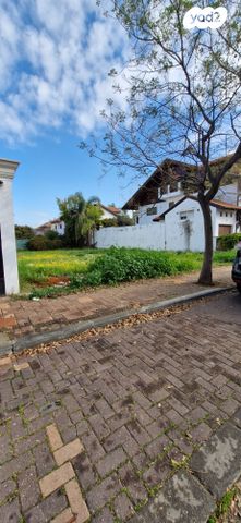 מגרשים, קרית הפרחים - 2005, רעננה