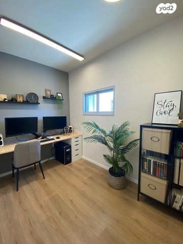 דירה, יגאל אלון, הרצליה