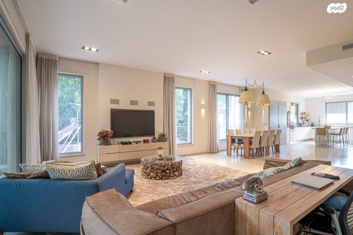 בית פרטי/ קוטג', מתחם 19 - 20 (מתחם הפרחים), הוד השרון