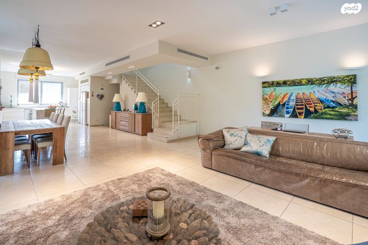 בית פרטי/ קוטג', מתחם 19 - 20 (מתחם הפרחים), הוד השרון