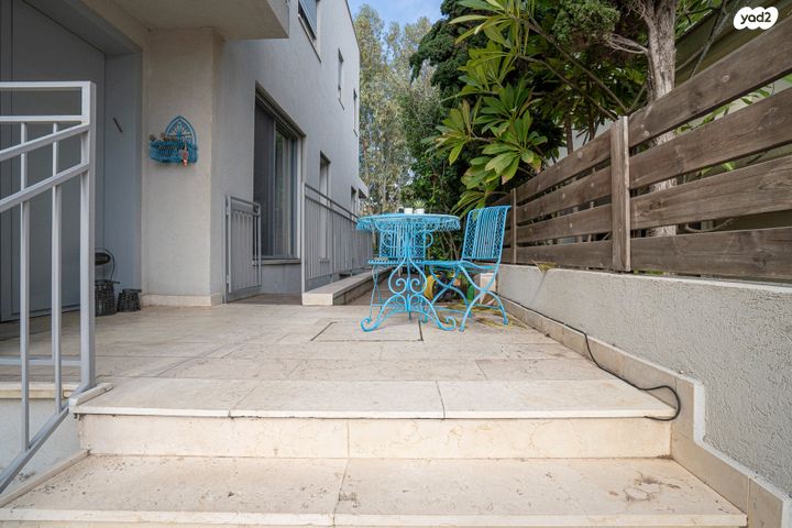 בית פרטי/ קוטג', מתחם 19 - 20 (מתחם הפרחים), הוד השרון