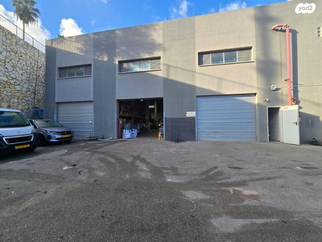 מבני תעשיה, אזור תעשייה קורן, מעלות תרשיחא