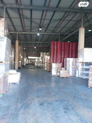 מבני תעשיה, מפעלי נחם הר טוב