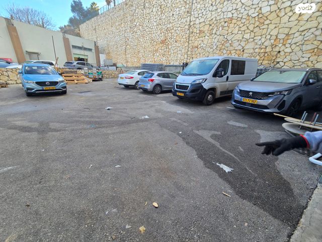 מבני תעשיה, אזור תעשייה קורן, מעלות תרשיחא