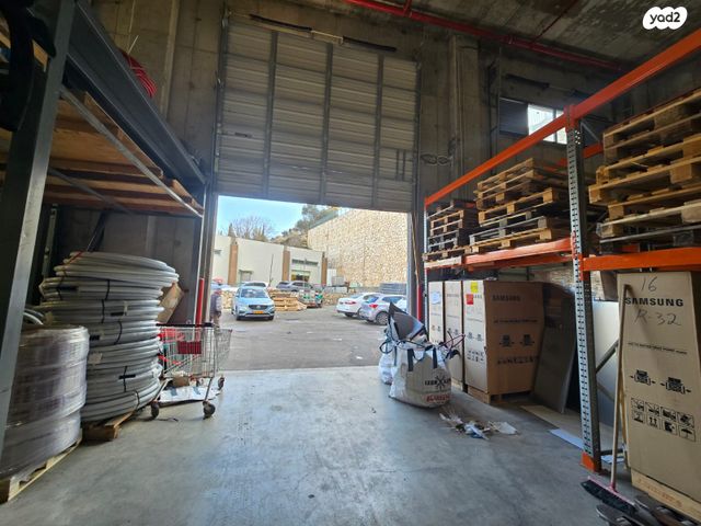 מבני תעשיה, אזור תעשייה קורן, מעלות תרשיחא