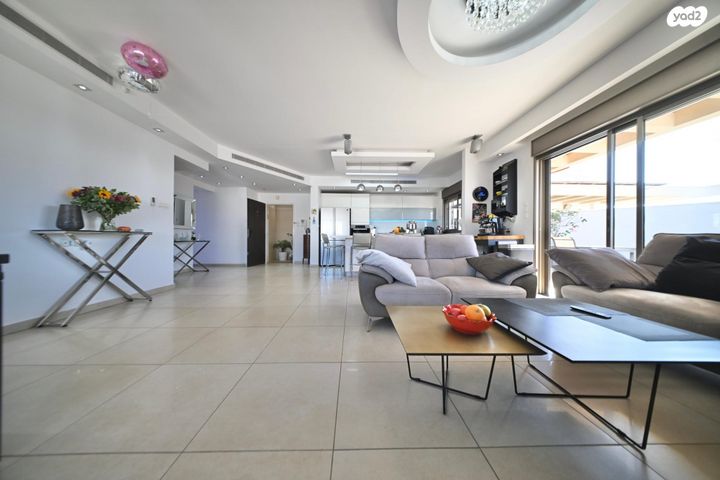 גג/ פנטהאוז, אהרון הכהן, כלניות, ראשון לציון