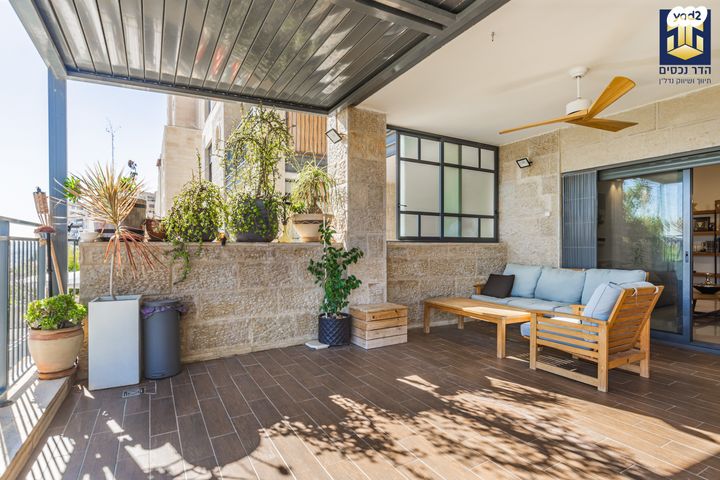 דירה, עמנואל זיסמן, חומת שמואל, הר חומה, ירושלים