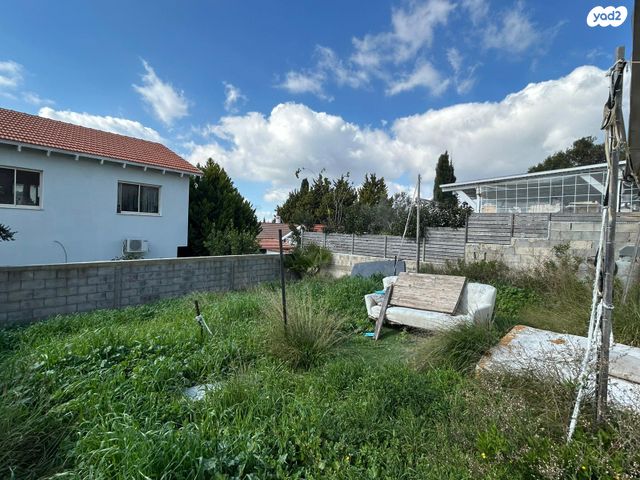 דו משפחתי, משעול האלה, קציר