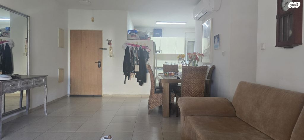 דירה, כפר יונה